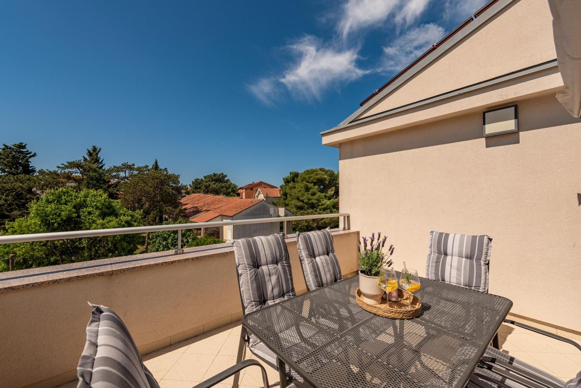 Apartments L&D Biograd Na Moru Exterior photo