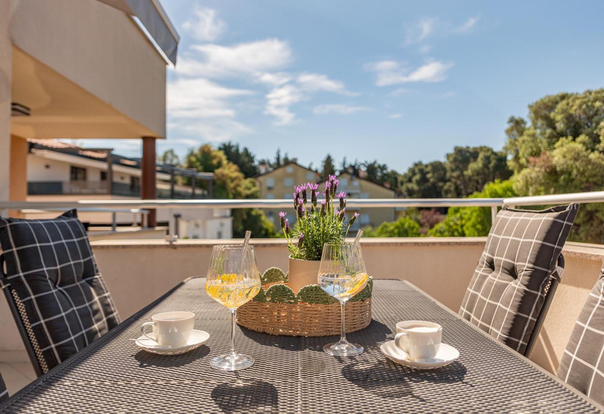 Apartments L&D Biograd Na Moru Exterior photo